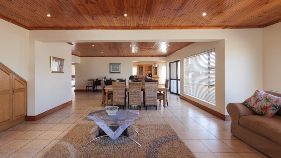 5 Bedroom Property for Sale in Oceanview Heights Western Cape